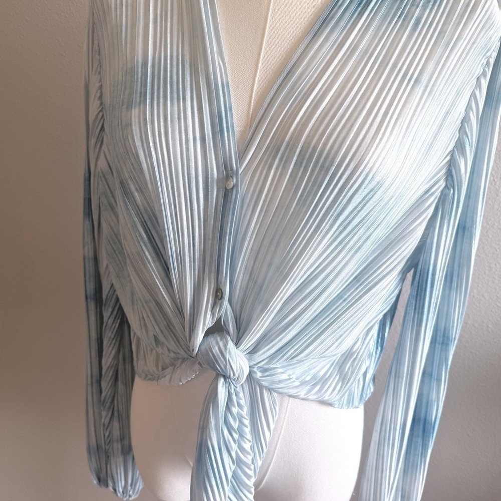 Lucy Paris Blue Tie Dye Plissé Wrap Top Button Front Boho Balloon‎ Sleeve Small - Picture 2 of 8